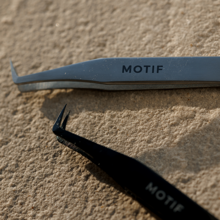 MOTIF Mega Volume Professional Eyelash Extensions Tweezer